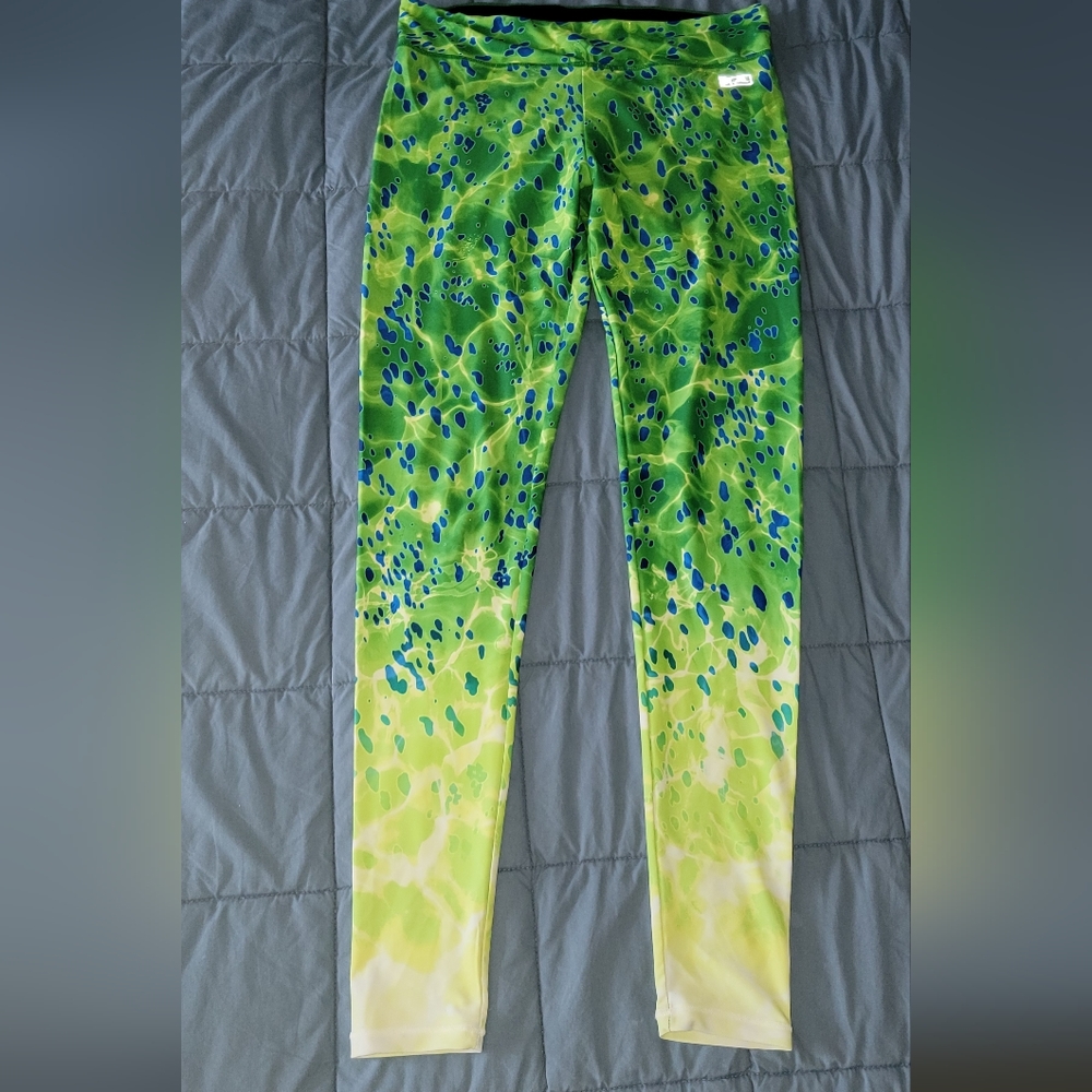 Like new womens Pelagic Dorado leggings medium